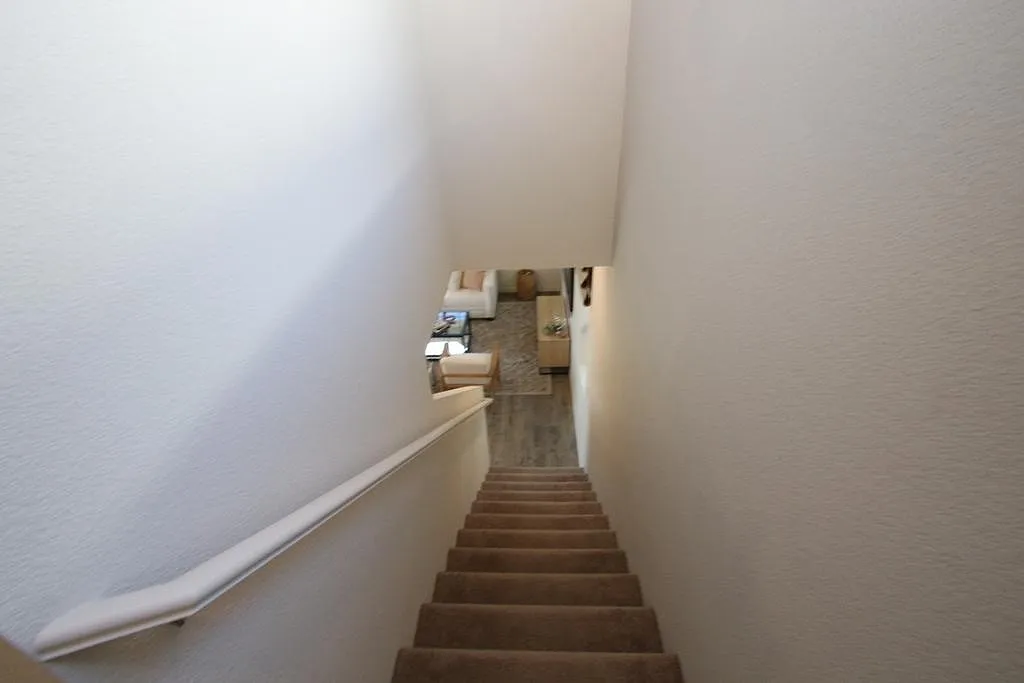 3 bed, 1387 sqft, $2,595 — Photo 4