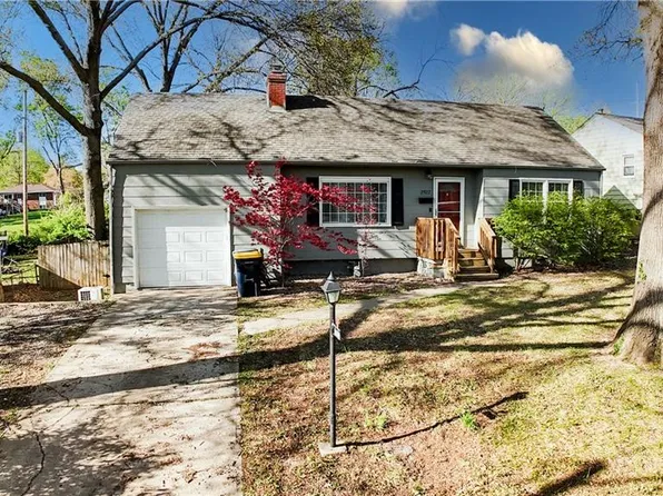2922 NE 56th St, Kansas City, MO 64119