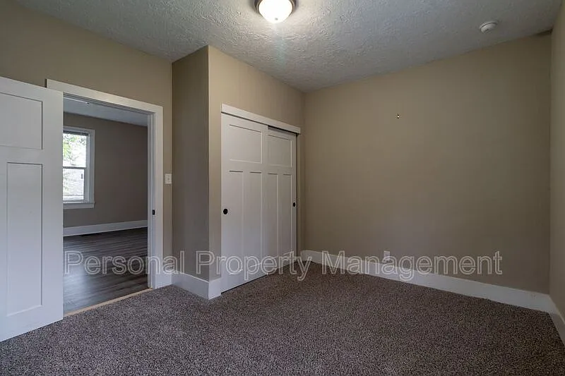 4 bed, 2.0 bath, 2404 sqft, $2,695 — Photo 4