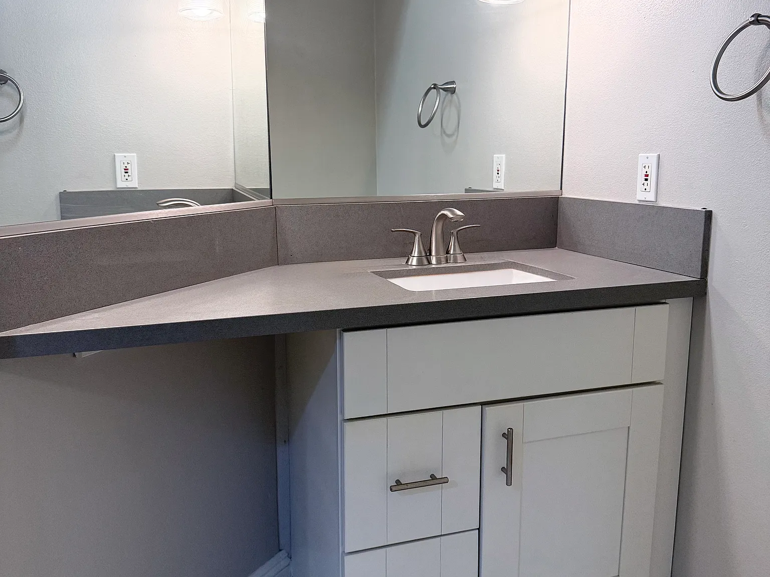 Studio, 950 sqft, $2,500 — Photo 3