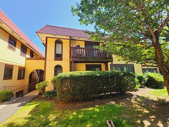 2nd floor garden style Condo