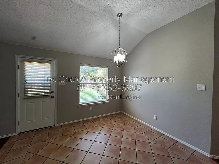 304 E Clover Park Dr — Photo 15