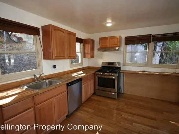 1035 Warfield Ave, Oakland, CA 94610