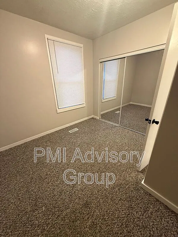 2 bed, 1.0 bath, 756 sqft, $920 — Photo 3