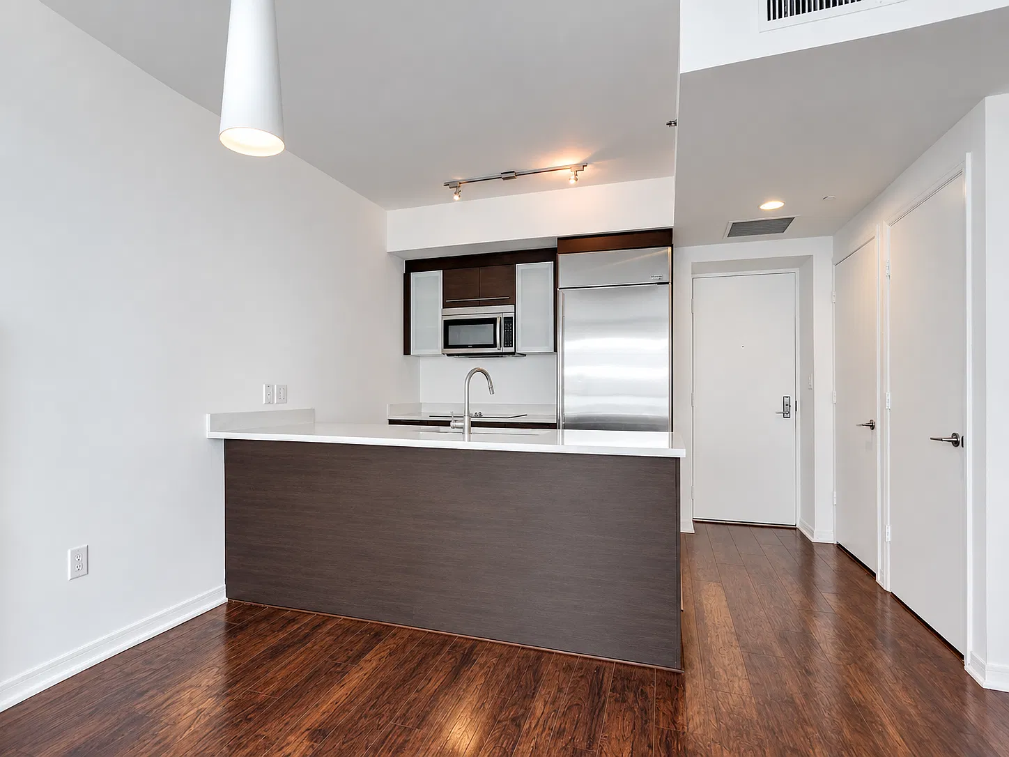1 bed, 738 sqft, $3,100 — Photo 2