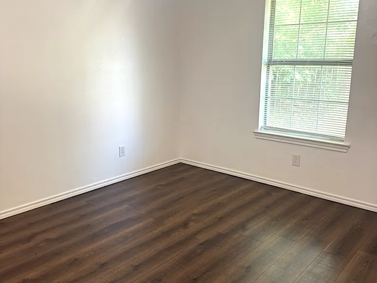 2108 N Edwards Ave #11 — Photo 8