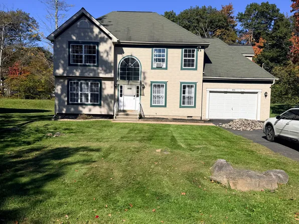 8150 Mayfair Rd, Tobyhanna, PA 18466