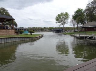 2052 Kanakoa Dr N, Kemp, TX 75143