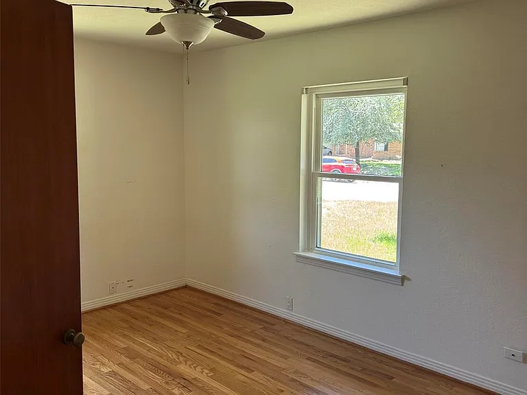 946 Stonecrest Dr — Photo 5