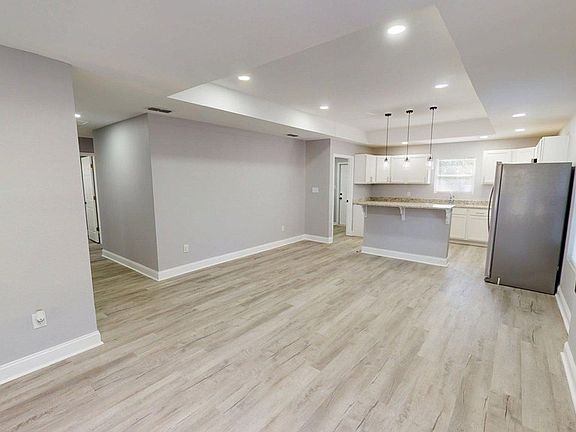 4th image of 108 Ely St