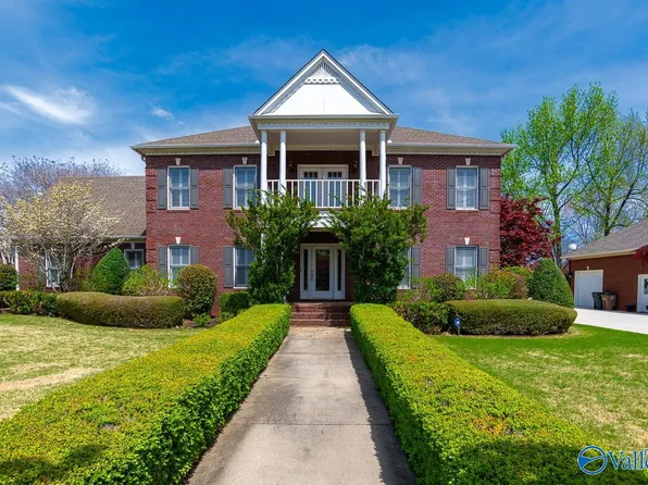 2402 Jade Pointe Dr SE, Decatur, AL 35603