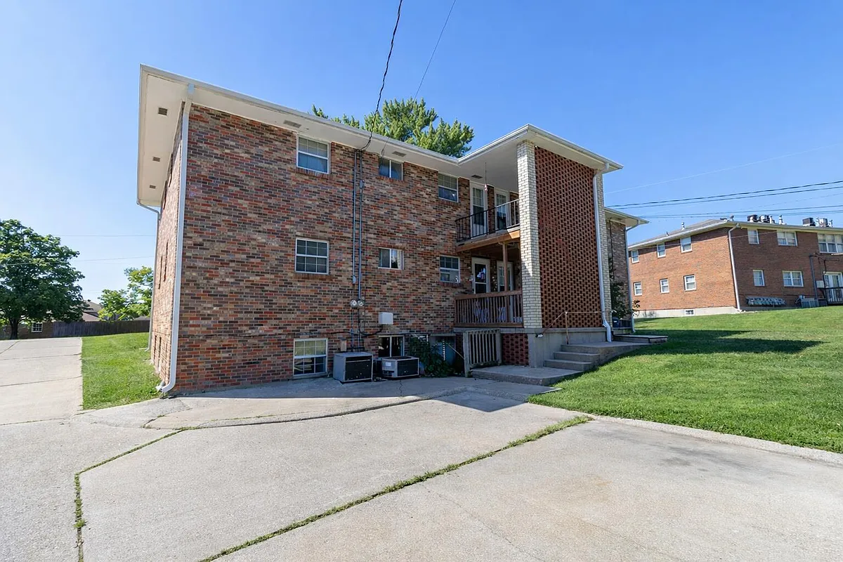 Building Photo - 2705 Rollins Rd #4