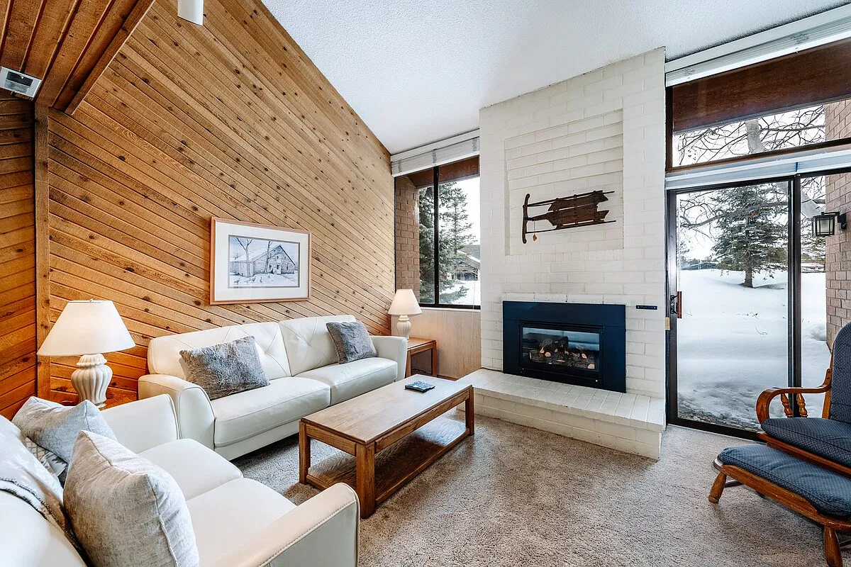 3 bed, 2.5 bath, 1610 sqft, $4,000 — Photo 3