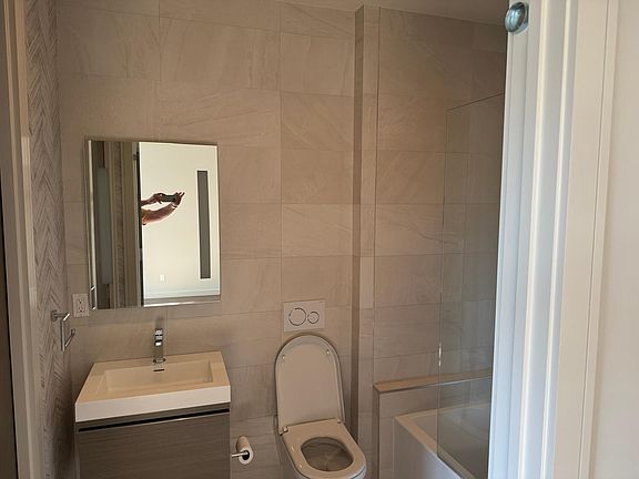 4th image of 600 S Van Ness Ave APT 304