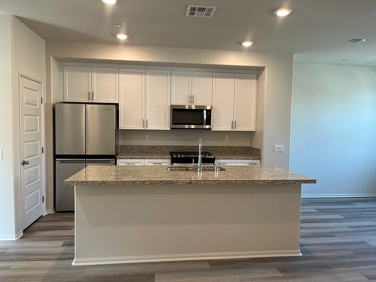 28019 Oakdale Dr — Photo 11