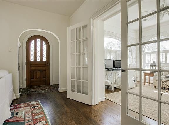 4th image of 3701 Normandy Ave