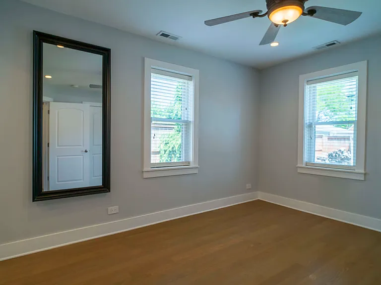 2537 Willow St — Photo 6
