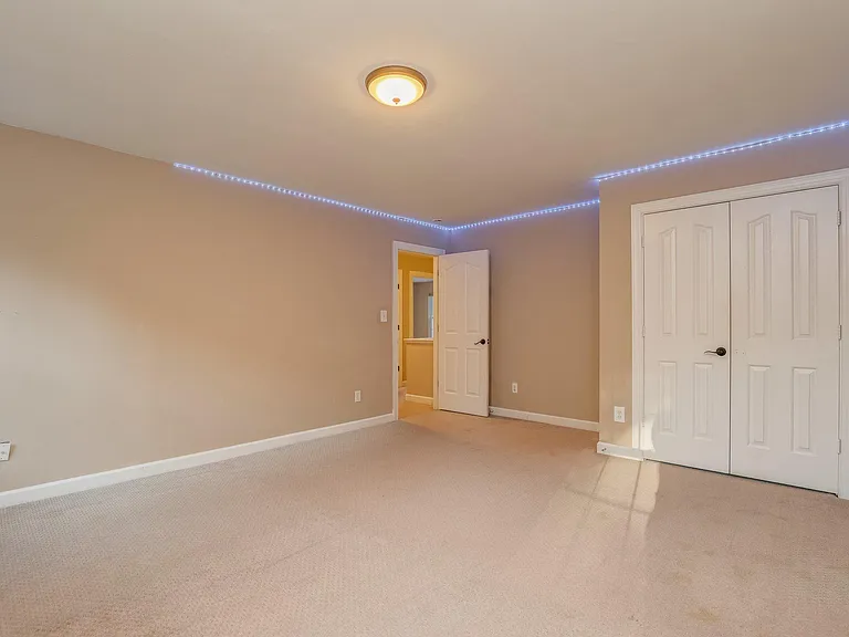 800 Sherrard Ct — Photo 29