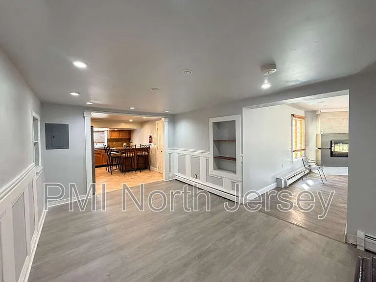 227 Washington Ave — Photo 8