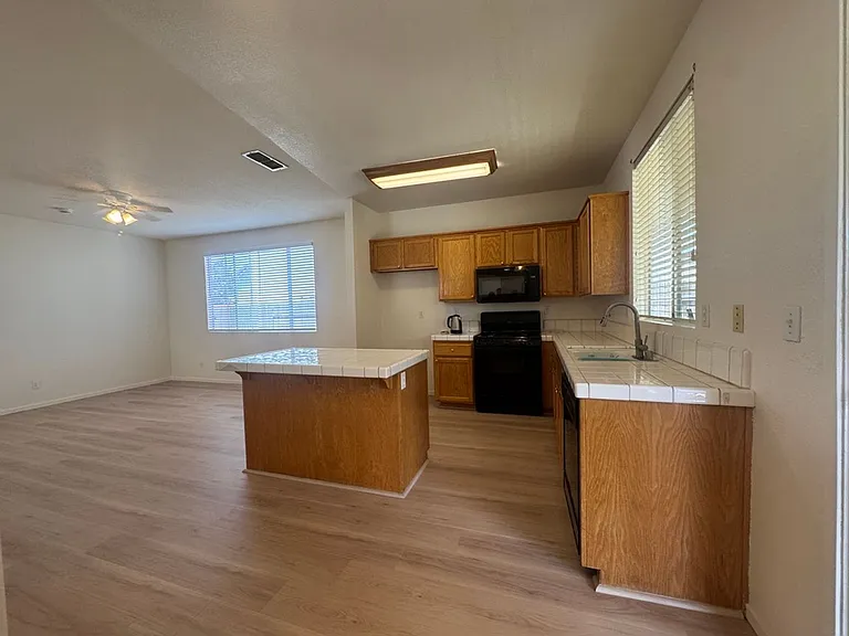 5418 Moonlight Way — Photo 4