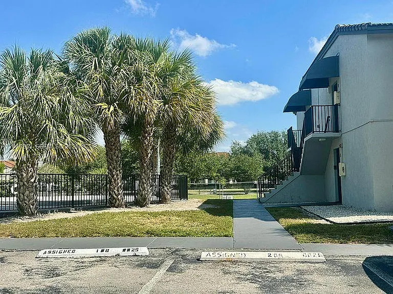 7195 NW 179th St #107 — Photo 20