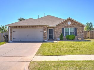 2701 W Charlotte St, Broken Arrow, OK 74011