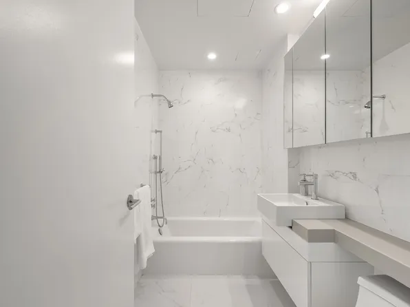 301 East 61st Street image 15 of 15