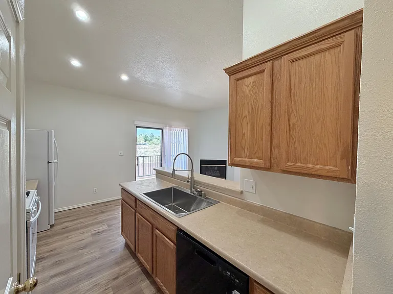 1105 Meadowlark Way SE #C — Photo 10