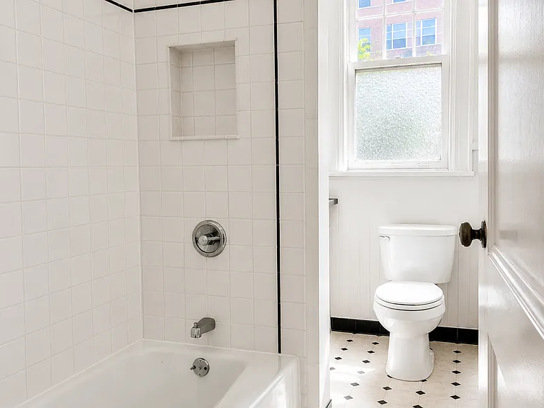 823 Columbia St #2 — Photo 4