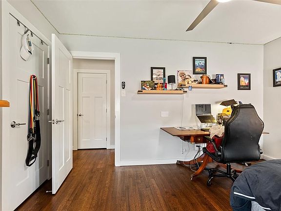 4th image of 10128 Parkford Dr