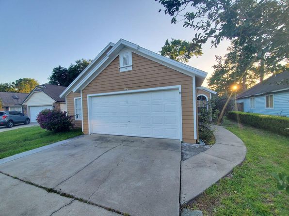 129 Edgewater Cir, Sanford, FL 32773
