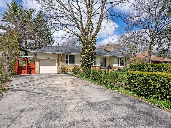 3rd image of 2043 Devon Rd