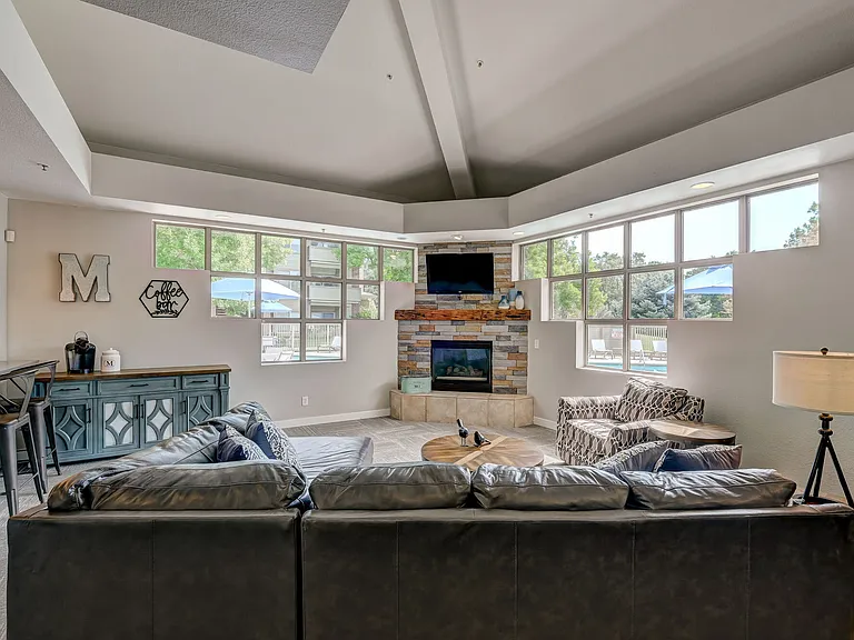 Miramont Apartments — Photo 7