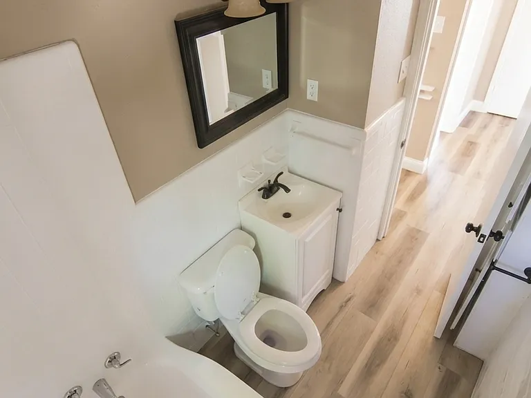 3539 S Ewing Ave — Photo 6