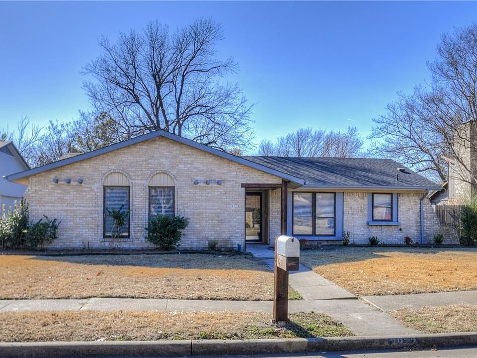 1st image of 2922 Forest Park Dr