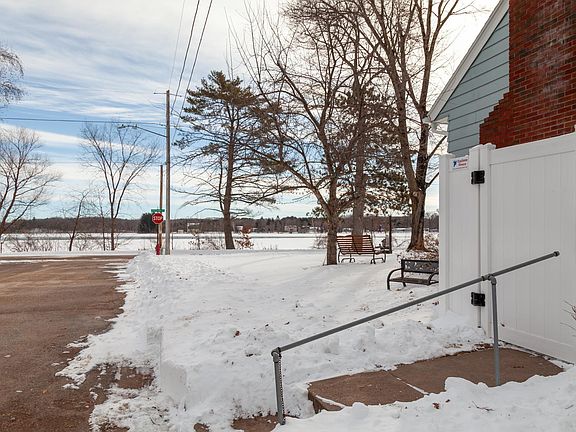 3rd image of 539 Riverside Blvd