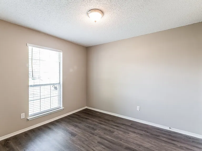 1433 Spicewood Dr — Photo 8