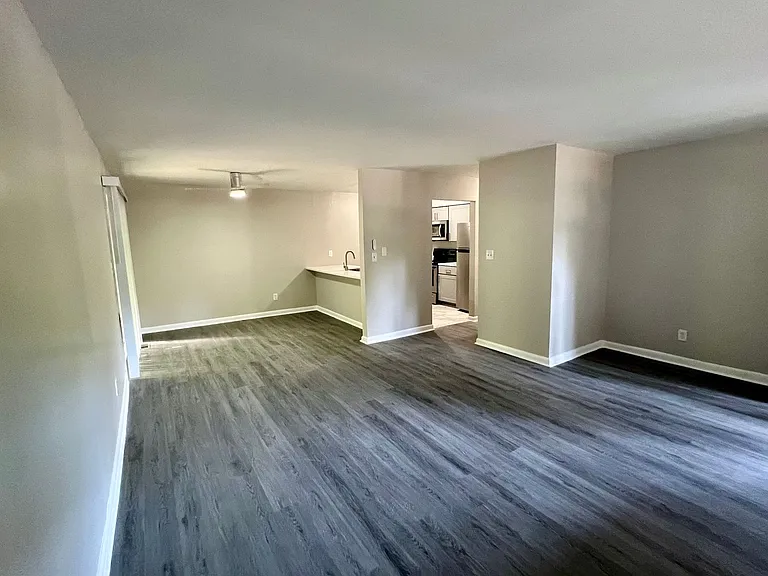 WAYN5328 — Photo 2