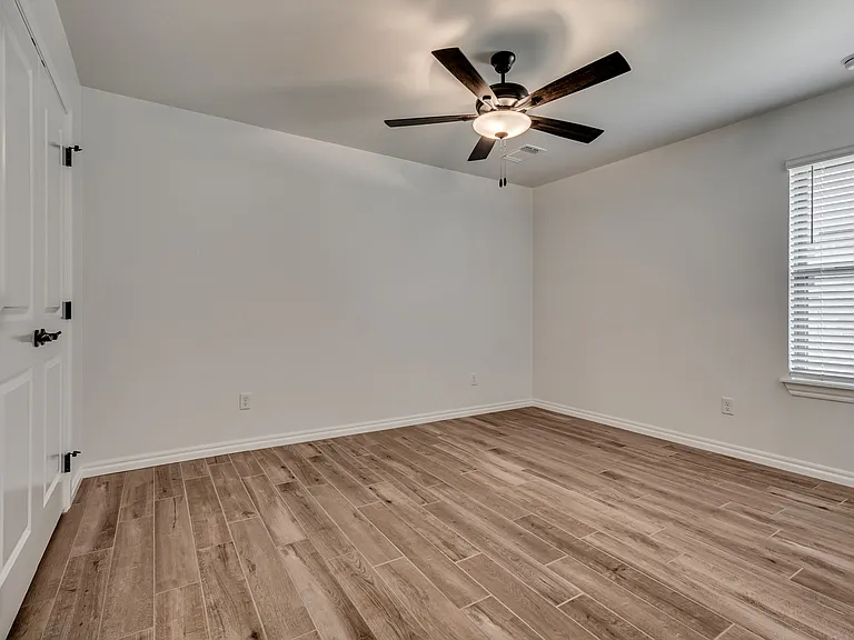 3241 Mangrove Dr — Photo 25
