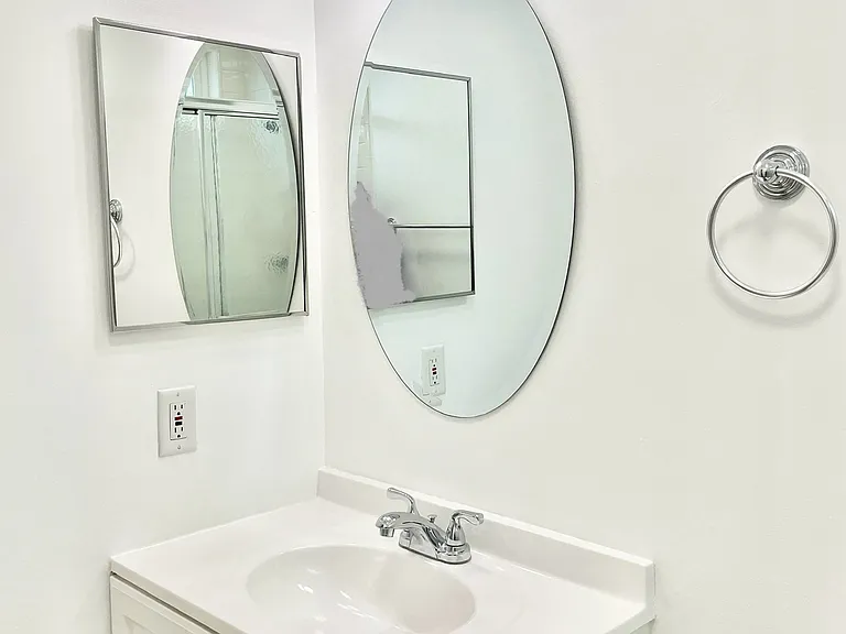 1401 Douglas St #13 — Photo 18