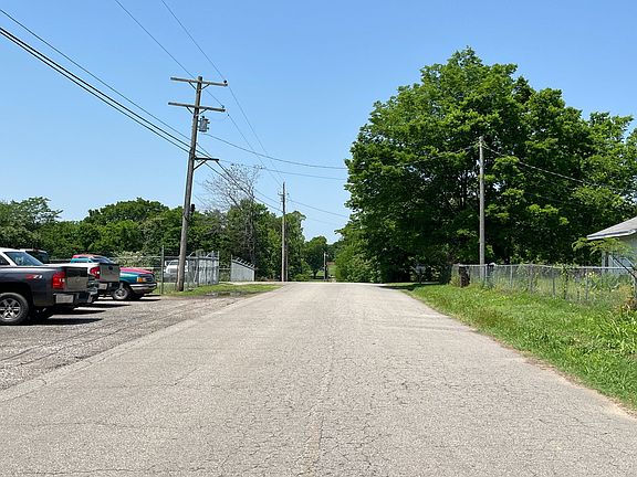 4th image of 716 Thompson Ln