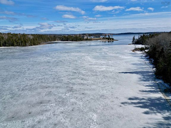 4th image of Maple Dr