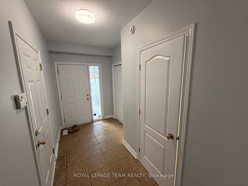 Ottawa House for rent - 3 Bedrooms — photo 2