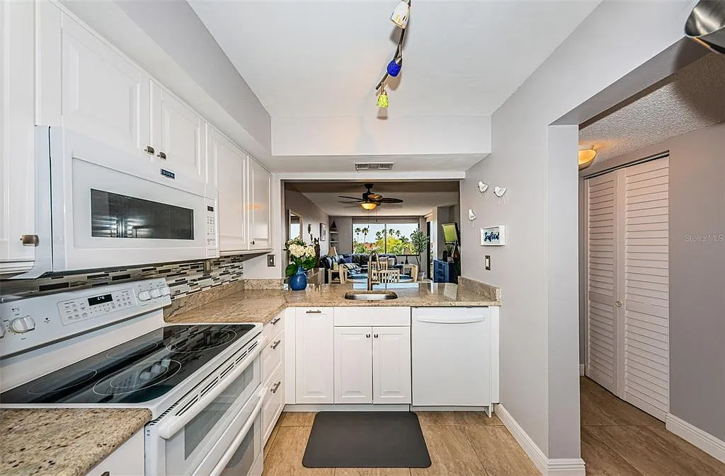 1 bed, 1.5 bath, 780 sqft, $2,000 — Photo 4