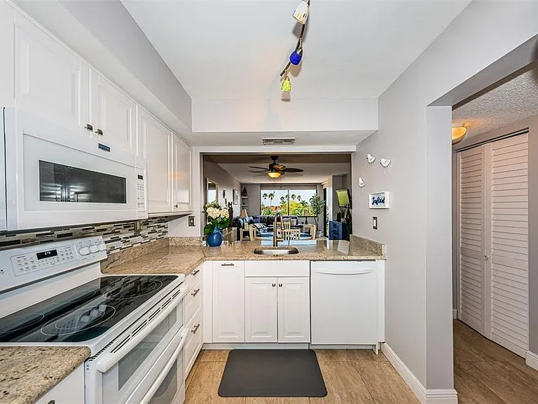 6295 Bahia Del Mar Cir #405 — Photo 4