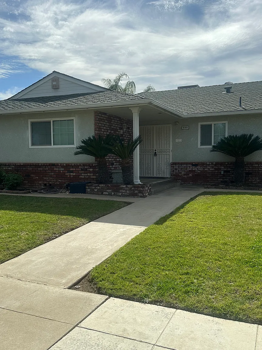 6565 N Millbrook Ave photo 1