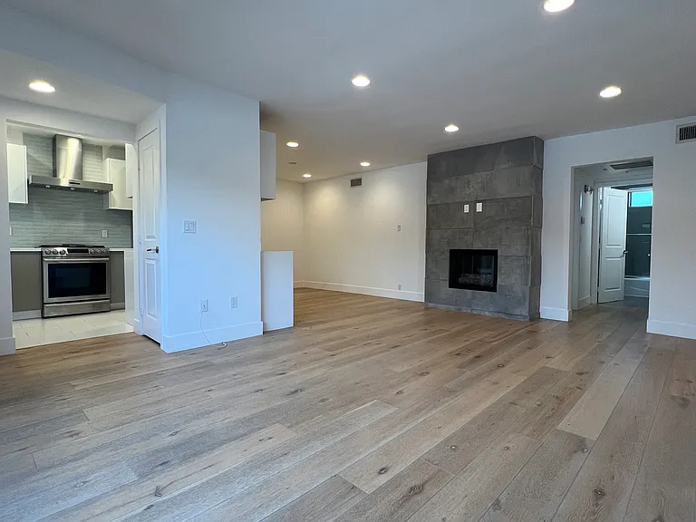 1926 Manning Ave — Photo 1