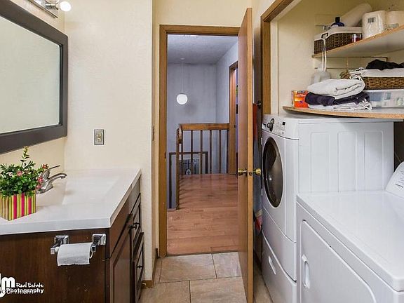 Bathroom & washer dryer