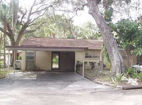 1st image of 4989 Village Gardens Dr