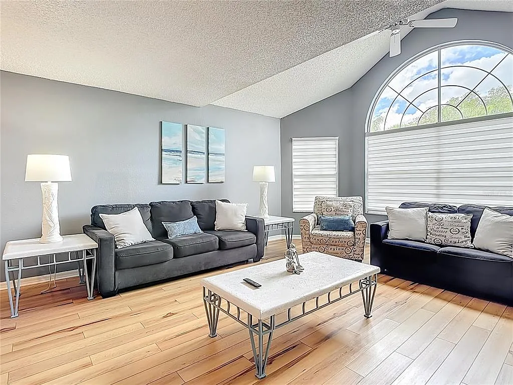 3 bed, 2.0 bath, 1287 sqft, $1,750 — Photo 3